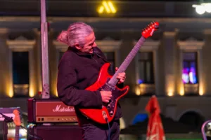 «In the heat of … Carnival»: Τρία δυναμικά πατρινά συγκροτήματα ξεσήκωσαν το κοινό το βράδυ του Σαββάτου ΦΩΤΟ