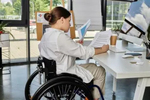 Μαθητές με αναπηρία: Άνοδος 39% σε τέσσερα χρόνια – Πιέσεις σε Παράλληλη Στήριξη και Τμήματα Ένταξης