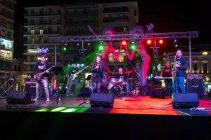 «In the heat of … Carnival»: Τρία δυναμικά πατρινά συγκροτήματα ξεσήκωσαν το κοινό το βράδυ του Σαββάτου ΦΩΤΟ
