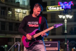 «In the heat of … Carnival»: Τρία δυναμικά πατρινά συγκροτήματα ξεσήκωσαν το κοινό το βράδυ του Σαββάτου ΦΩΤΟ