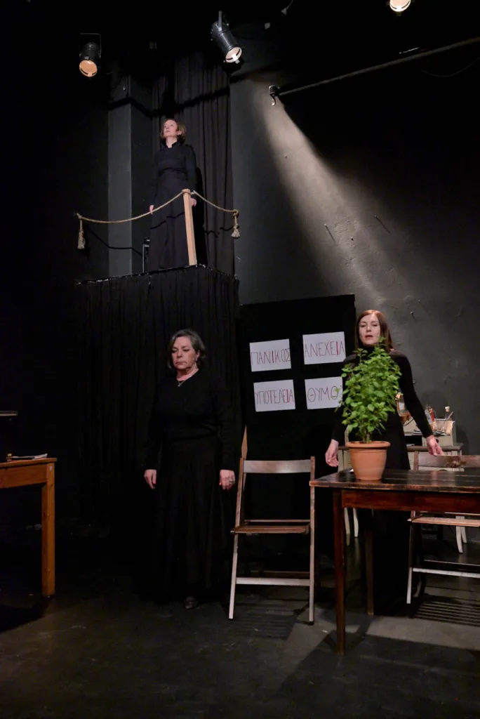 Πάτρα: Θερμή πρεμιέρα για το «2012 μ.Χ.» – Οι «Αυτόνομοι» ξαναφέρνουν στη σκηνή τη μνήμη της κρίσης