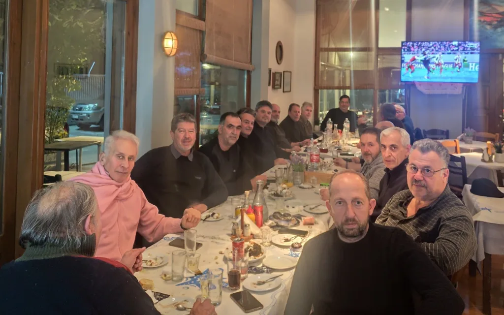 Αιγιάλεια: Οι παρέες γράφουν ιστορία - Η θρυλική παρέα της Τρίτης ΦΩΤΟ