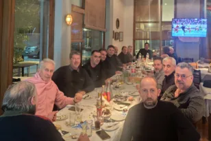 Αιγιάλεια: Οι παρέες γράφουν ιστορία – Η θρυλική παρέα της Τρίτης ΦΩΤΟ