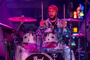 «In the heat of … Carnival»: Τρία δυναμικά πατρινά συγκροτήματα ξεσήκωσαν το κοινό το βράδυ του Σαββάτου ΦΩΤΟ