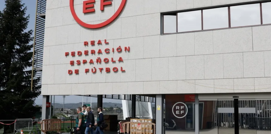 Ισπανία: Η Ποδοσφαιρική Ομοσπονδία απέβαλε τον διαιτητή που κατηγορείται για επίθεση σε ιερόδουλη