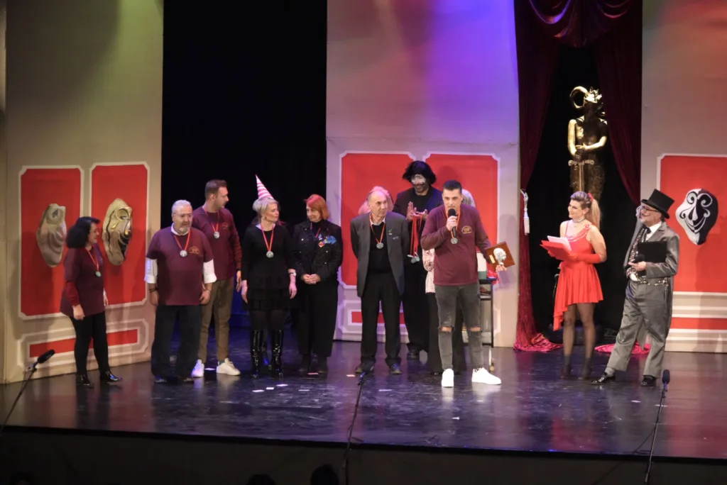 Πάτρα: Τα Βραβεία του 18ου Μώμου - Γέμισε το θέατρο «Πάνθεον» ΦΩΤΟ