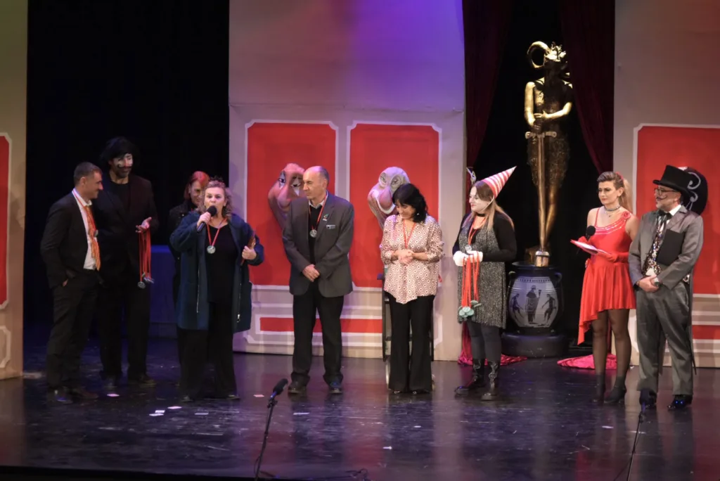 Πάτρα: Τα Βραβεία του 18ου Μώμου - Γέμισε το θέατρο «Πάνθεον» ΦΩΤΟ