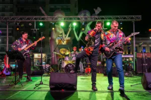 «In the heat of … Carnival»: Τρία δυναμικά πατρινά συγκροτήματα ξεσήκωσαν το κοινό το βράδυ του Σαββάτου ΦΩΤΟ