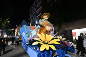 Πατρινό Καρναβάλι 2026: Το τριήμερο της μεγάλης γιορτής άνοιξε με την παρέλαση αρμάτων και... ΟΠΕΚΕΜΠΕΕΕ ΦΩΤΟ