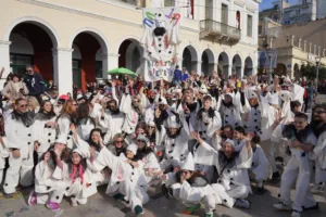 Πατρινό Καρναβάλι 2026: Χιλιάδες καρναβαλιστές και εντυπωσιακά άρματα στους δρόμους ΦΩΤΟ