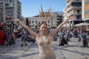 Πατρινό Καρναβάλι 2026: Χιλιάδες καρναβαλιστές και εντυπωσιακά άρματα στους δρόμους ΦΩΤΟ