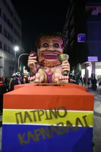 Πατρινό Καρναβάλι 2026: Το τριήμερο της μεγάλης γιορτής άνοιξε με την παρέλαση αρμάτων και... ΟΠΕΚΕΜΠΕΕΕ ΦΩΤΟ