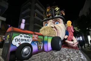 Πατρινό Καρναβάλι 2026: Το τριήμερο της μεγάλης γιορτής άνοιξε με την παρέλαση αρμάτων και... ΟΠΕΚΕΜΠΕΕΕ ΦΩΤΟ