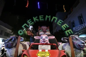 Πατρινό Καρναβάλι 2026: Το τριήμερο της μεγάλης γιορτής άνοιξε με την παρέλαση αρμάτων και... ΟΠΕΚΕΜΠΕΕΕ ΦΩΤΟ