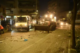 Πάτρα: Επιχείρηση καθαρισμού της πόλης μετά τη Μεγάλη Παρέλαση ΦΩΤΟ
