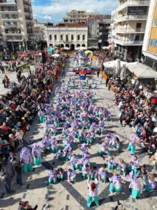 Πατρινό Καρναβάλι 2026: Χιλιάδες καρναβαλιστές και εντυπωσιακά άρματα στους δρόμους ΦΩΤΟ