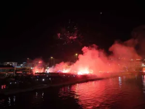 Πατρινό Καρναβάλι 2026: Στην πυρά ο Βασιλιάς Καρνάβαλος, ξέφρενο πάρτι στην Αγίου Νικολάου ΦΩΤΟ