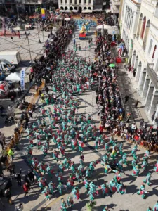 Πατρινό Καρναβάλι 2026: Χιλιάδες καρναβαλιστές και εντυπωσιακά άρματα στους δρόμους ΦΩΤΟ