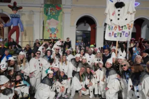 Πατρινό Καρναβάλι 2026: Η μεγάλη νυχτερινή ποδαράτη παρέλαση, LIVE