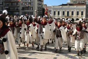 Πατρινό Καρναβάλι 2026: Χιλιάδες καρναβαλιστές και εντυπωσιακά άρματα στους δρόμους ΦΩΤΟ