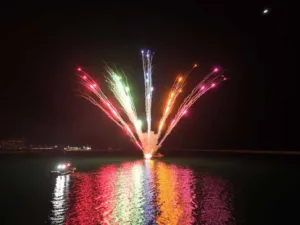 Πατρινό Καρναβάλι 2026: Στην πυρά ο Βασιλιάς Καρνάβαλος, ξέφρενο πάρτι στην Αγίου Νικολάου ΦΩΤΟ