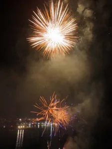 Πατρινό Καρναβάλι 2026: Στην πυρά ο Βασιλιάς Καρνάβαλος, ξέφρενο πάρτι στην Αγίου Νικολάου ΦΩΤΟ