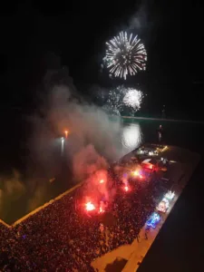 Πατρινό Καρναβάλι 2026: Στην πυρά ο Βασιλιάς Καρνάβαλος, ξέφρενο πάρτι στην Αγίου Νικολάου ΦΩΤΟ