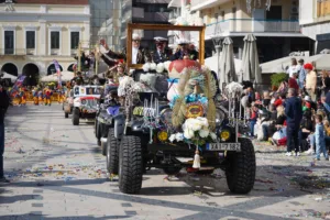 Πατρινό Καρναβάλι 2026: Χιλιάδες καρναβαλιστές και εντυπωσιακά άρματα στους δρόμους ΦΩΤΟ