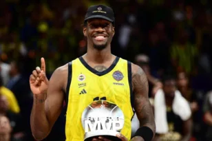 Έσκασε η «βόμβα» και ο Παναθηναϊκός συμφώνησε με τον Χέις Ντέιβις