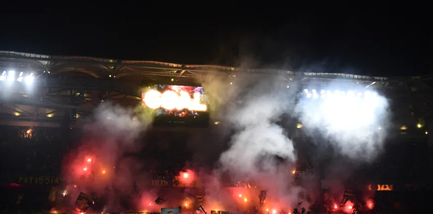 Ταυτοποιήθηκαν από τη ΔΕΑΒ οι φίλαθλοι της ΑΕΚ που πέταξαν την ομπρέλα στο ντέρμπι