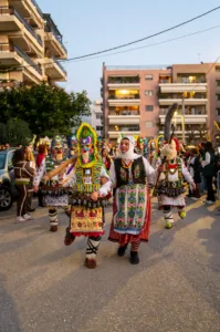 Το Πατρινό Καρναβάλι 2026 στις συνοικίες: Μεγάλη επιτυχία της 1ης Αποκριάτικης Γιορτής Παραδοσιακών Δρώμενων ΦΩΤΟ