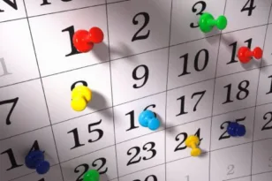 Πότε πέφτουν οι αργίες το 2026: Τσικνοπέμπτη, Πάσχα και Αγίου Πνεύματος