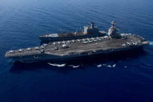 «Δένει» στη Σούδα το μεγαλύτερο αεροπλανοφόρο των ΗΠΑ, προορισμός η Μέση Ανατολή