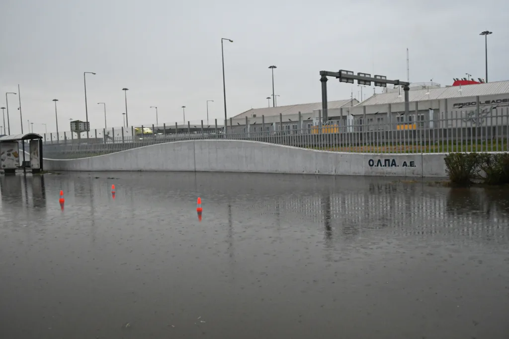 Ακτή Δυμαίων: Ο παλιός αγωγός που φέρνει... νερά - Συντονισμένη παρέμβαση Περιφέρειας, Δήμου και ΟΛΠΑ Ακτή Δυμαίων: Ο παλιός αγωγός που φέρνει... νερά - Συντονισμένη παρέμβαση Περιφέρειας, Δήμου και ΟΛΠΑ