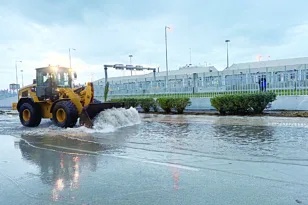 Πάτρα: Λίμνη η Ακτή Δυμαίων – Έκτακτη σύσκεψη στον ΟΛΠΑ για την αντιμετώπιση της πλημμύρας