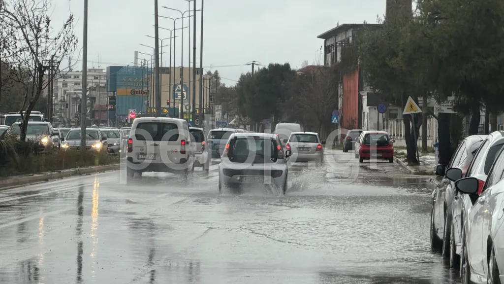 Πάτρα: Λίμνη ξανά η Ακτή Δυμαίων – Προβλήματα στην κυκλοφορία ΒΙΝΤΕΟ