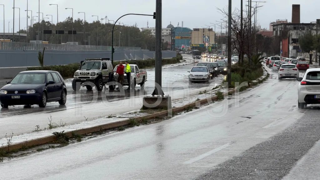 Πάτρα: Λίμνη ξανά η Ακτή Δυμαίων – Προβλήματα στην κυκλοφορία ΒΙΝΤΕΟ