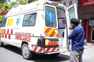 Μητέρα πήρε τα κινητά τηλέφωνα από τις ανήλικες κόρες της και εκείνες πήδηξαν από τον 9ο όροφο!