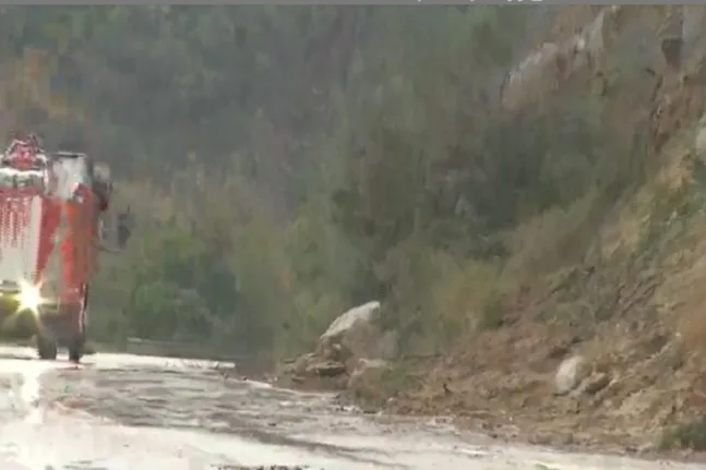 Κλειστή παλαιά Εθνική Οδός Άρτας-Αμφιλοχίας: Νέα κατολίσθηση, αποκομμένη η Ήπειρος