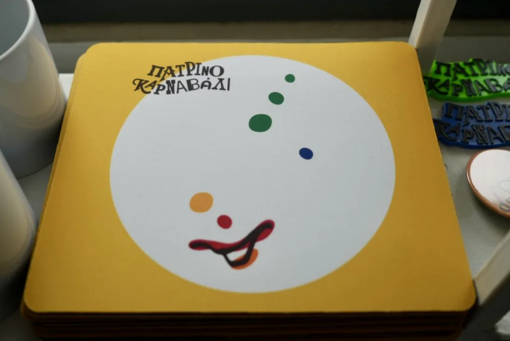 Πάτρα: Αναμνηστικά προϊόντα στο καρναβαλικό περίπτερο ΦΩΤΟ