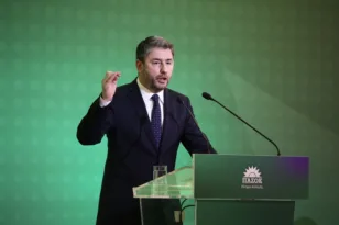 Επίθεση Ανδρουλάκη σε Μητσοτάκη: Μετέτρεψε τη Βουλή σε πλυντήριο σκανδάλων