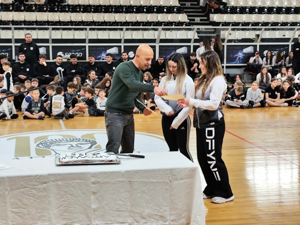 Συγκίνηση και βραβεύσεις στην κοπή πίτας του Απόλλωνα