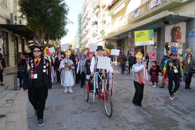 Πάτρα: Παραδοσιακά δρώμενα και καρναβαλικός παλμός στο κέντρο - Ξεχωριστές εικόνες από τη μεγάλη αποκριάτικη γιορτή ΦΩΤΟ