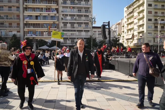 Πάτρα: Παραδοσιακά δρώμενα και καρναβαλικός παλμός στο κέντρο - Ξεχωριστές εικόνες από τη μεγάλη αποκριάτικη γιορτή ΦΩΤΟ