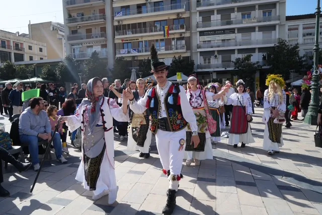 Πάτρα: Παραδοσιακά δρώμενα και καρναβαλικός παλμός στο κέντρο - Ξεχωριστές εικόνες από τη μεγάλη αποκριάτικη γιορτή ΦΩΤΟ