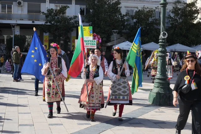 Πάτρα: Παραδοσιακά δρώμενα και καρναβαλικός παλμός στο κέντρο - Ξεχωριστές εικόνες από τη μεγάλη αποκριάτικη γιορτή ΦΩΤΟ