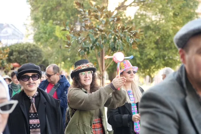 Πάτρα: Παραδοσιακά δρώμενα και καρναβαλικός παλμός στο κέντρο - Ξεχωριστές εικόνες από τη μεγάλη αποκριάτικη γιορτή ΦΩΤΟ