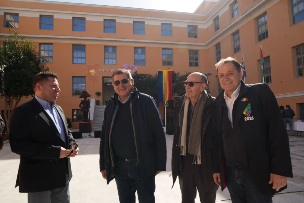 Πάτρα: Παραδοσιακά δρώμενα και καρναβαλικός παλμός στο κέντρο - Ξεχωριστές εικόνες από τη μεγάλη αποκριάτικη γιορτή ΦΩΤΟ