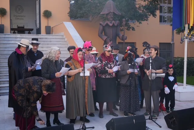 Πάτρα: Παραδοσιακά δρώμενα και καρναβαλικός παλμός στο κέντρο - Ξεχωριστές εικόνες από τη μεγάλη αποκριάτικη γιορτή ΦΩΤΟ