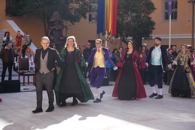 Πάτρα: Παραδοσιακά δρώμενα και καρναβαλικός παλμός στο κέντρο - Ξεχωριστές εικόνες από τη μεγάλη αποκριάτικη γιορτή ΦΩΤΟ